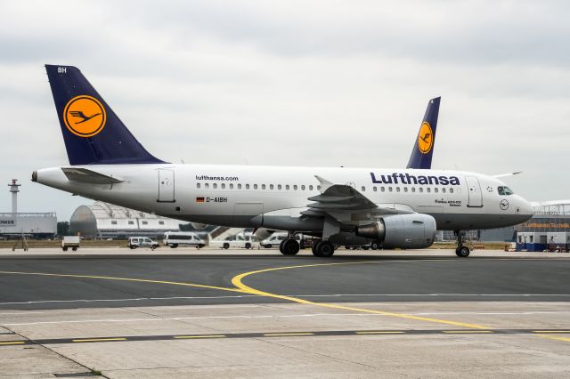 Airbus A319 (D-AIBH) - D-AIBH Lufthansa Airbus A319-112 taxiing to Rwy 18 for departing to Nice (LFMN) @ Frankfurt (EDDF) / 10.06.2015