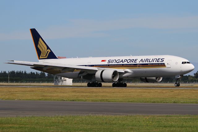 Boeing 777-200 (9V-SRN) - 1 FEB 2011