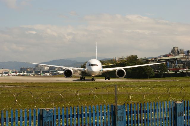 Boeing 787-8 (JA803A)