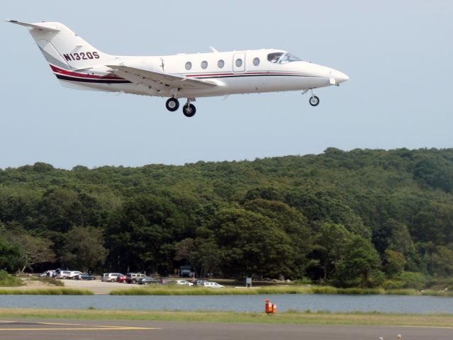 Beechcraft Beechjet (N132QS) - Netjets. Final approach.