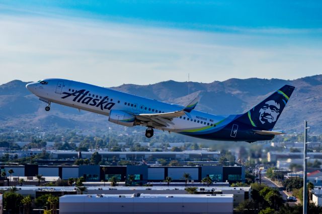 Boeing 737-800 (N512AS) - Alaska Airlines 737-800 taking off from PHX on 10/22/22. Taken with a Canon 850D and Tamron 70-200 G2 lens.