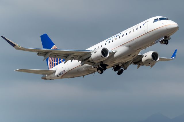 Embraer 175 (N205SY) - Jungle jet rocketing out of Santa Barbara for San Francisco after a lengthy delay.