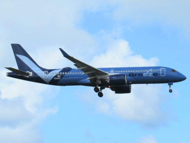 Airbus A220-300 (N216BZ)