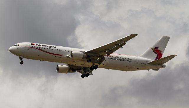 BOEING 767-300 (P2-PXW) - On finals RWY 01 23/3/14