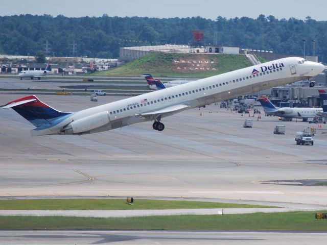 — — - Departing runway 26R - 8/22/09