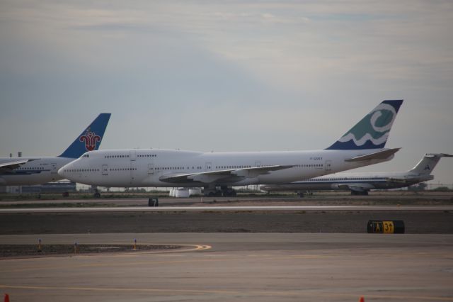 BOEING 747-300 (F-GSKY)