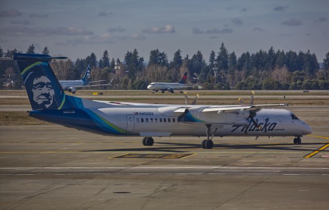 de Havilland Dash 8-400 (N452QX)
