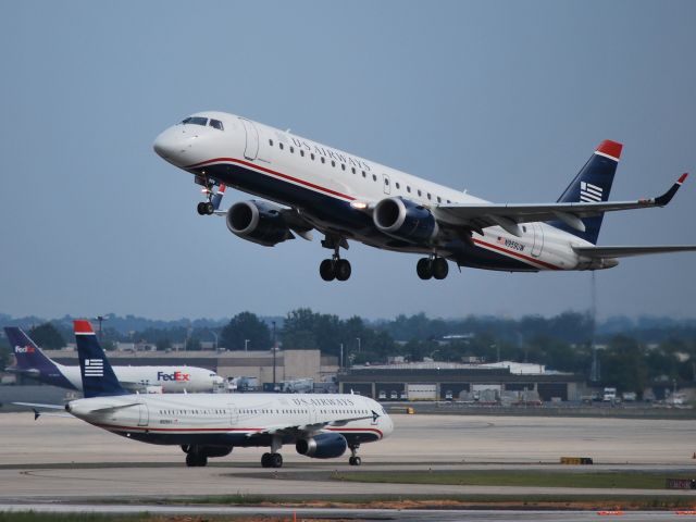 Embraer ERJ-190 (N959UW) - Departing runway 36C - 9/19/09