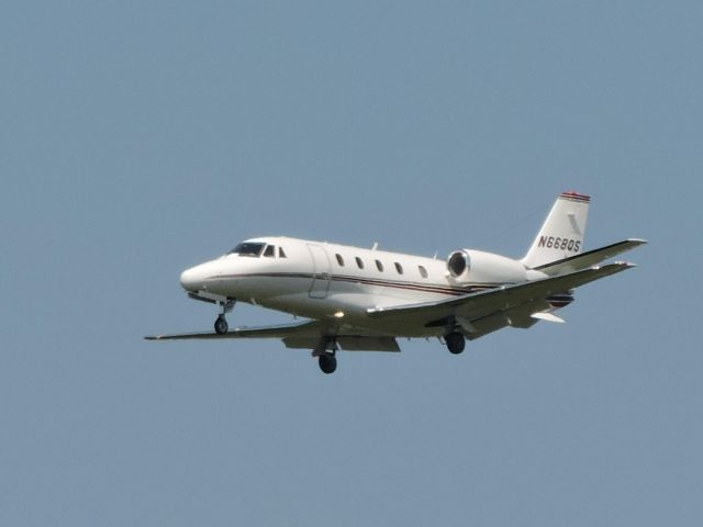 N668QS — - This Citation Excel is shown here on final in the summer of 2015.