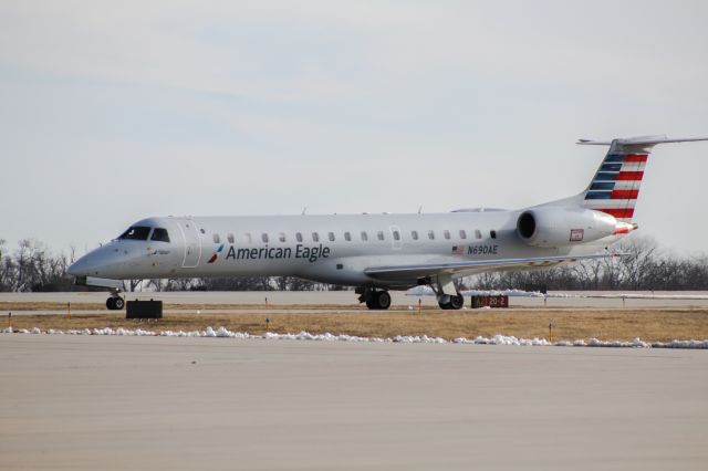 Embraer ERJ-145 (N690AE) - Shot from the ramp at KCOU, as N690AE taxis in from Chicago O'Hare.