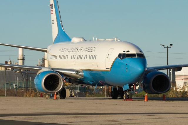 Boeing 737-700 (01-0040) - United States Air Force Boeing C-40B Clipper 01-0040, CYYZ, May 2019