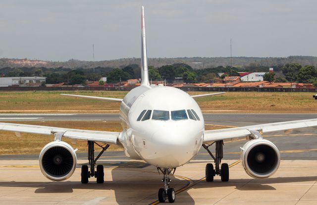 Airbus A320 (PR-MHU)