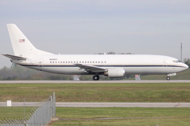 BOEING 737-400 (N990ST)