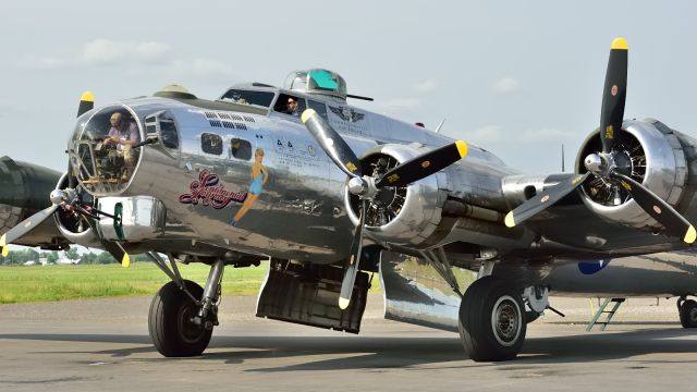 Boeing B-17 Flying Fortress (N9323Z)