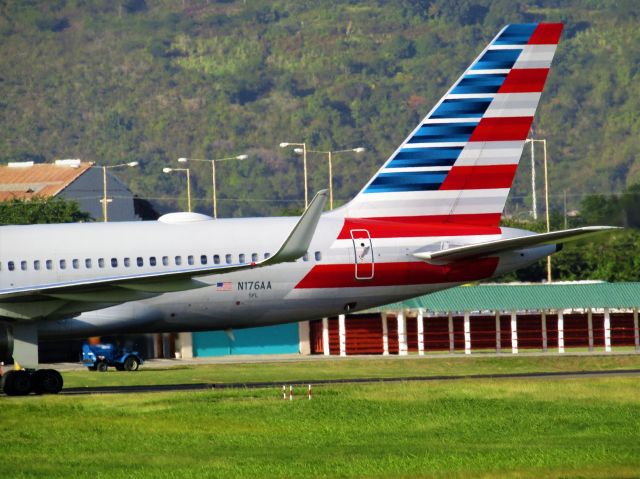 Boeing 757-200 (N176AA)