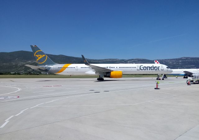 Boeing 757-200 (D-ABOC) - Condor B757-330 cn29015 on Airport Split LDSP 13 mei 2022