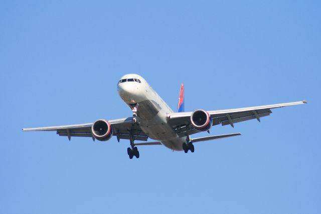 N674DL — - Delta 757 approaching Nashville from the north