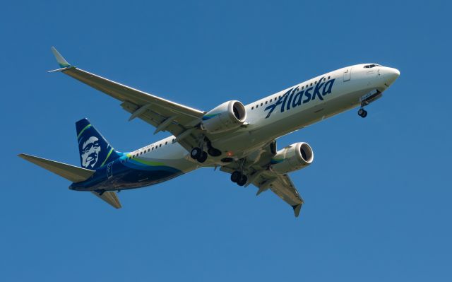 Boeing 737 MAX 9 (N710AL) - View in full for best quality