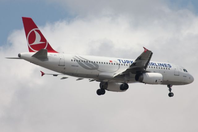 Airbus A320 (TC-JPL)
