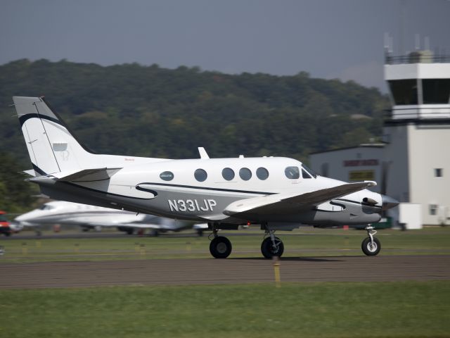 Beechcraft King Air 90 (N331JP) - Take off runway 08.