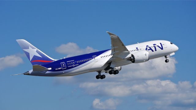 Boeing 787-8 (CC-BBG) - LAN9900 climbs from Rwy 16R to begin its delivery flight to SCEL / SCL on 8/7/14. (LN:195 / cn 38477).