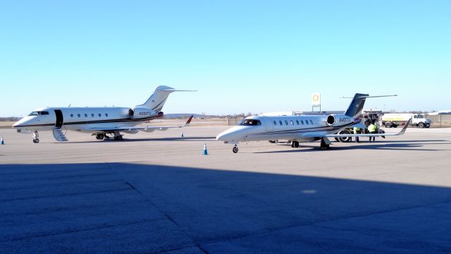 Bombardier Challenger 300 (N300TU)