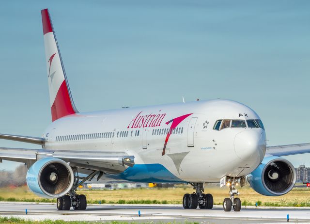 BOEING 767-300 (OE-LAX) - AUA72 taxis to runway 06L and departure to Vienna