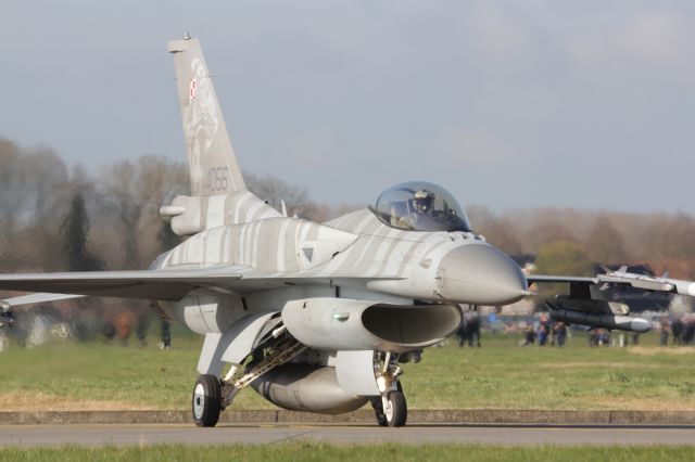 N4056 — - Frisian Flag 2019 spotters day on the field at the south apron runway 05