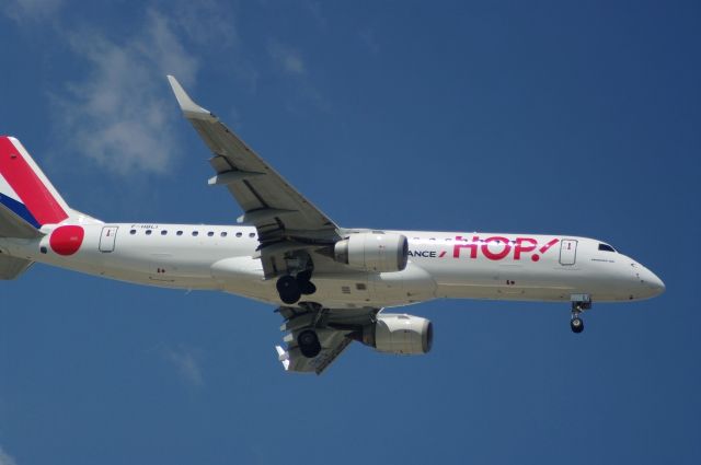 Embraer ERJ-190 (F-HBLI) - aeromobile in atterraggio a bologna-airport