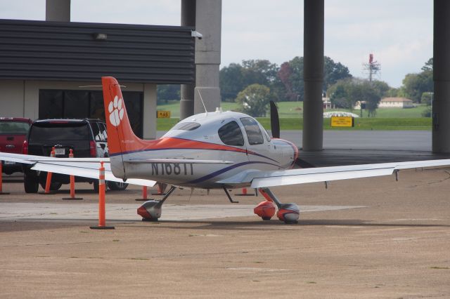 Cirrus SR-22 (N1681T)