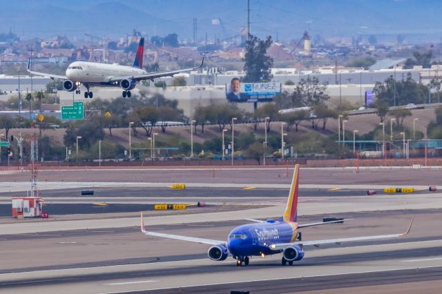 Boeing 737-700 (N7842A) - A Southwest Airlines 737-700  taking off from PHX on 2/14/23. Taken with a Canon R7 and Canon EF 100-400 II L lens.