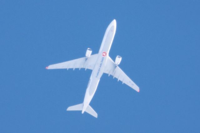 Airbus A330-300 (TC-JOI) - TC-JOI Airbus A-330 303 Turkish Airlines TK3 De Istanbul IST vers New York JFK. Altitude 10973 Mètres. Vitesse 845 KM/H Survolant la ville de Lavaltrie QC. Le 24-01-2025 à 10:32.