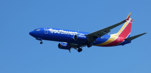 Boeing 737-800 (N8520Q) - On short final is this 2017 Southwest Airlines Boeing 737-8H4 in the Summer of 2023.