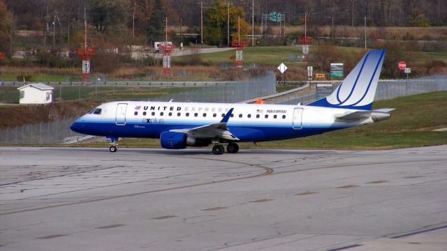 Embraer 170/175 (N859RW)