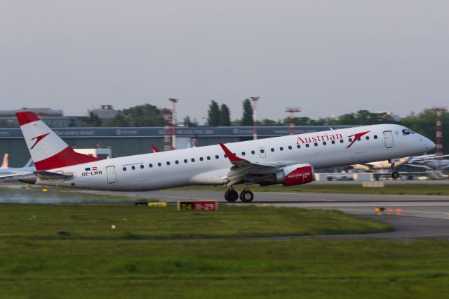 EMBRAER 195 (OE-LWN)