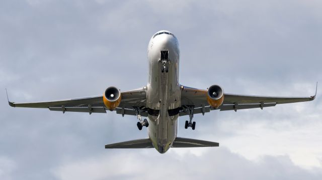 BOEING 767-300 (D-ABUD)