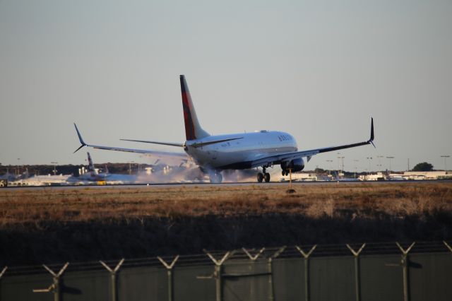 Boeing 737-900 (N866DN)