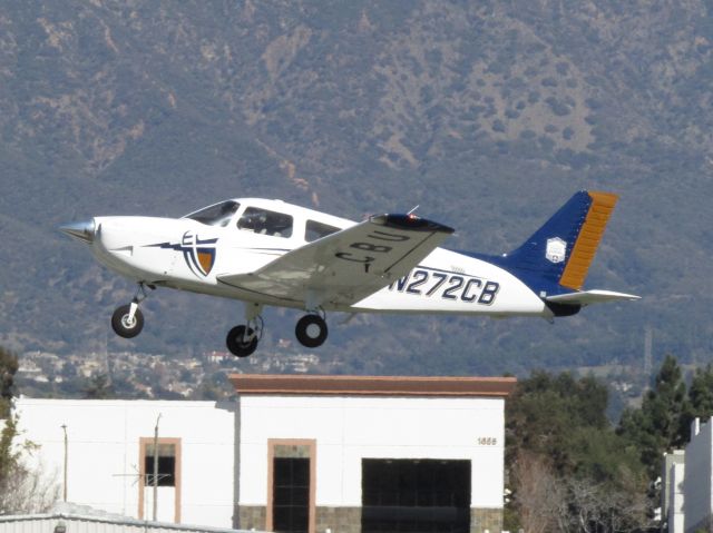 Piper Cherokee (N272CB) - Taking off RWY 26L