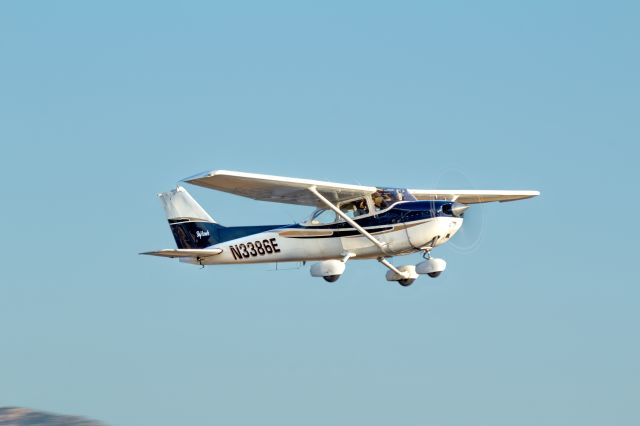 Cessna Skyhawk (N3386E) - Flying into the sunset