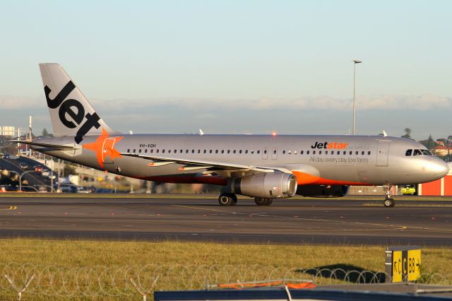 Airbus A320 (VH-VQH)