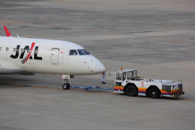 Embraer 170/175 (JA220J)