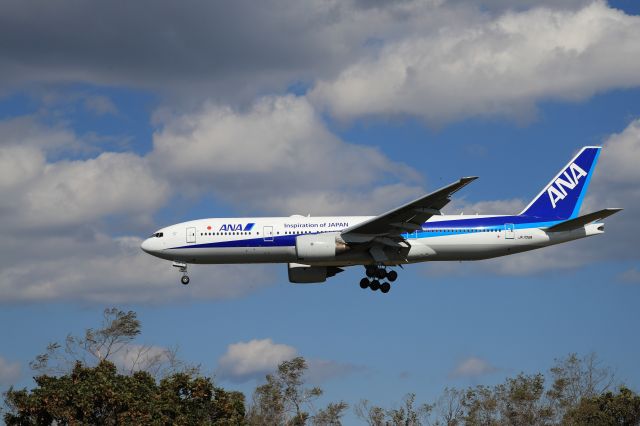 Boeing 777-200 (JA709A) - October 15th 2017:HND-HKD.