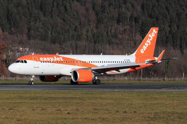 Airbus A320 (G-UJEA)