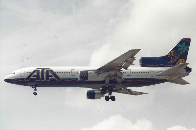 Lockheed L-1011 TriStar (N195AT)