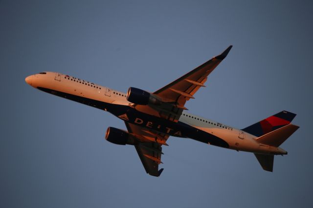 Boeing 757-200 (N541US)