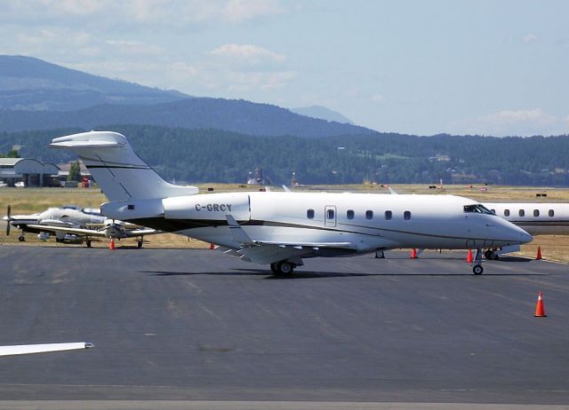 Bombardier Challenger 300 (C-GRCY)