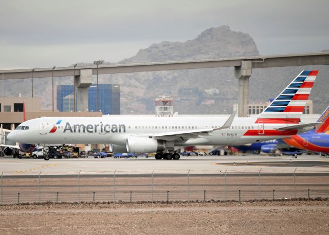 Boeing 757-200 (N941UW)