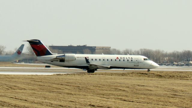 Canadair Regional Jet CRJ-200 (N8423C)