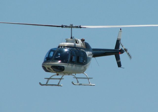 Bell JetRanger (N152CA) - Departing the Shreveport Downtown airport.