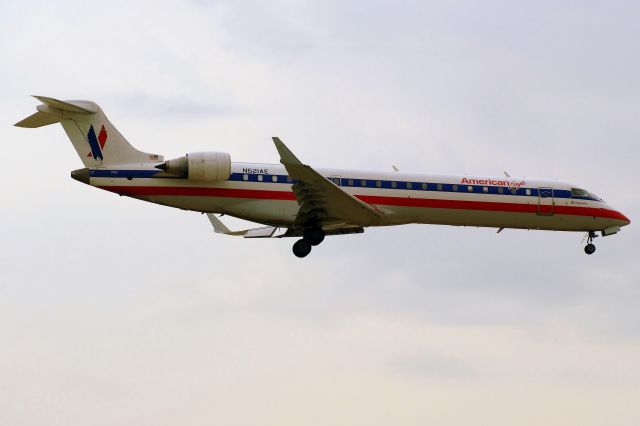 Canadair Regional Jet CRJ-700 (N521AE)